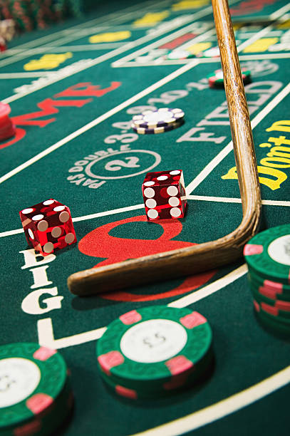 Crash game interface showing multiplier climbing and cash-out button